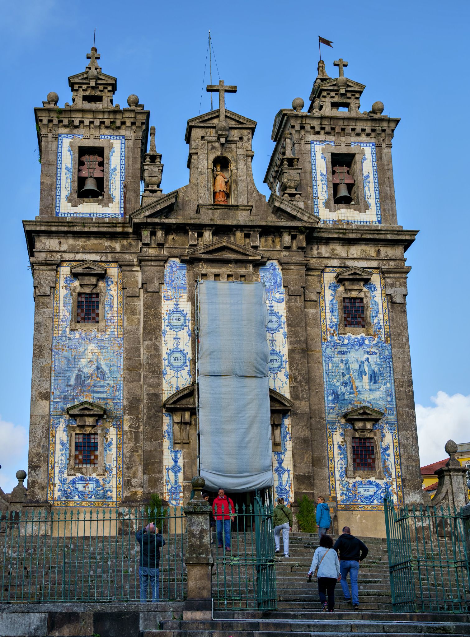 Barocke Igreja Paroquial de Santo Ildefonso aus dem 18. Jahrhundert